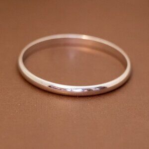 7 inch, Vintage Minimalist Silver Tone Bangle Bracelet by Monet - U27